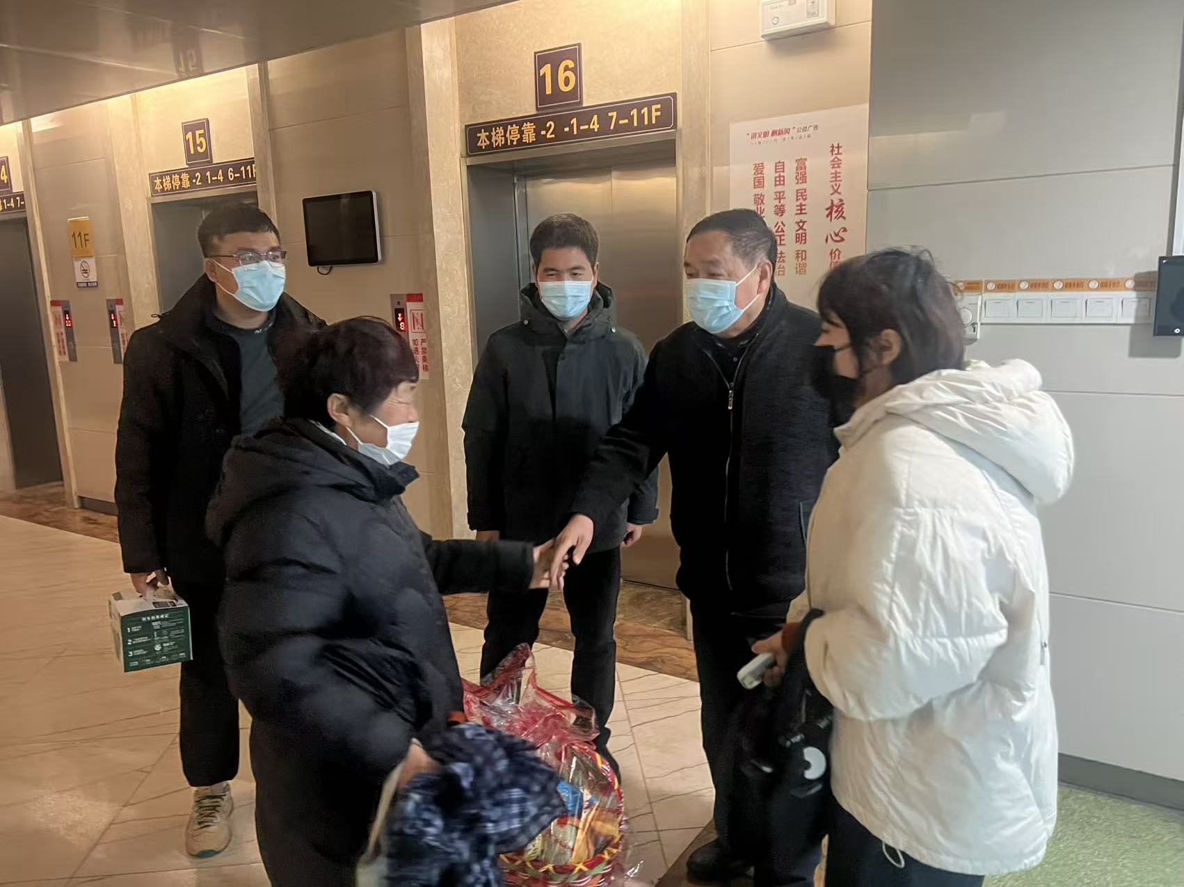 爱心汇聚暖病房 情系学子盼安康