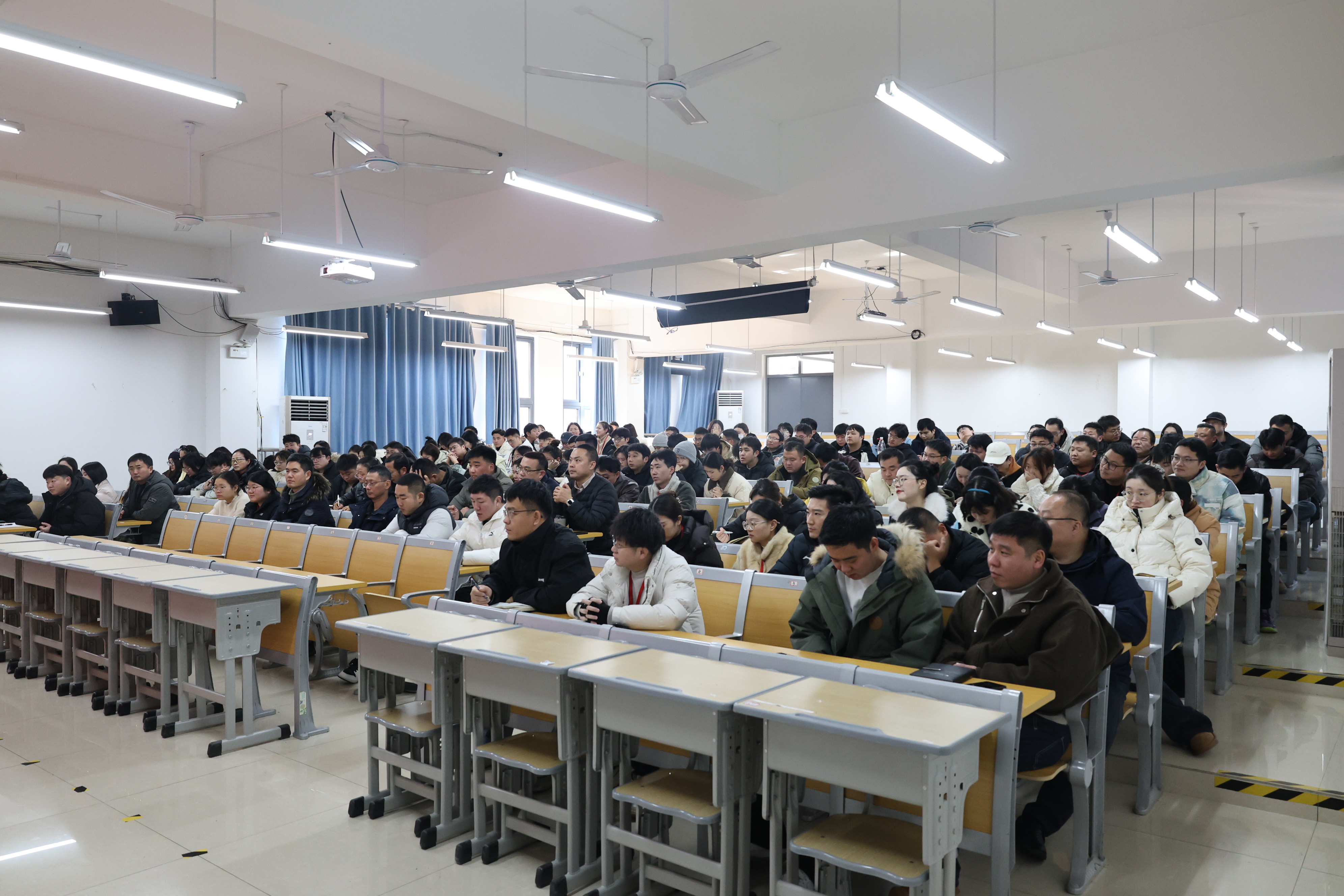 跃马扬鞭启新程 • 踔厉奋斗谱新篇