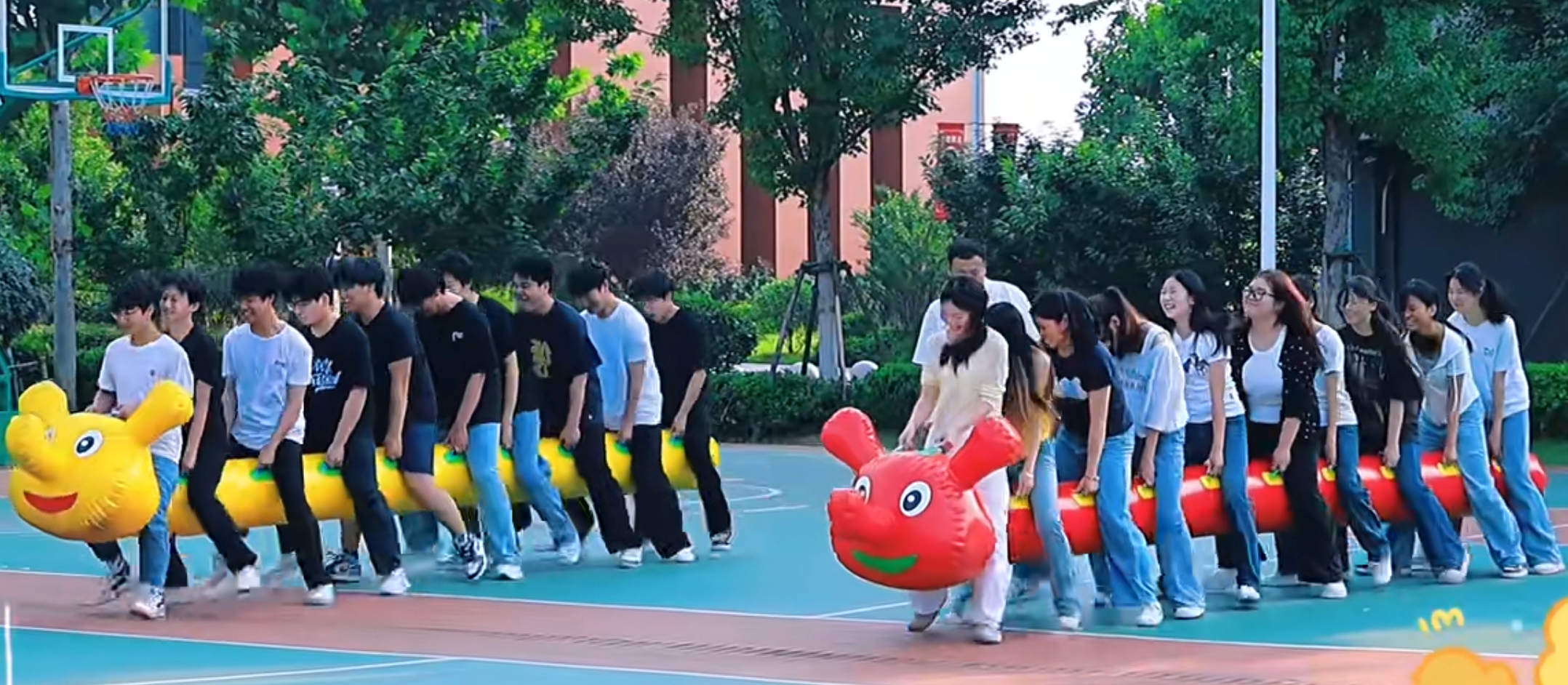 乐享趣味运动  绽放青春风采