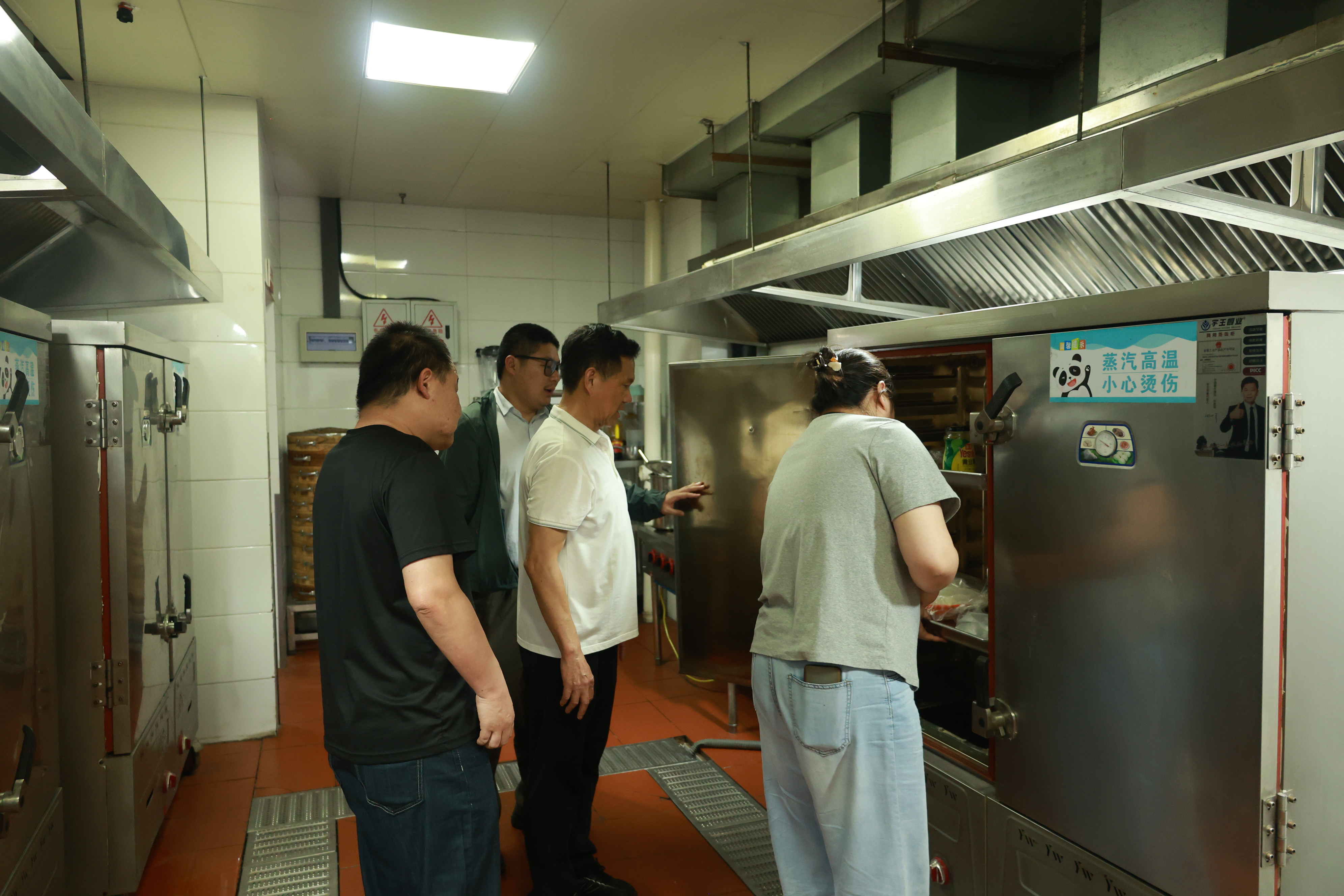 排查隐患守平安----我校扎实开展安全生产月校园安全大检查